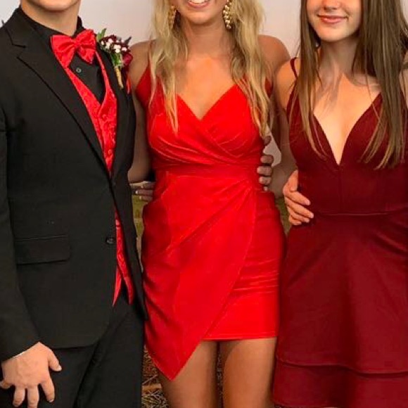 RED HOCO DRESS - Picture 3 of 3